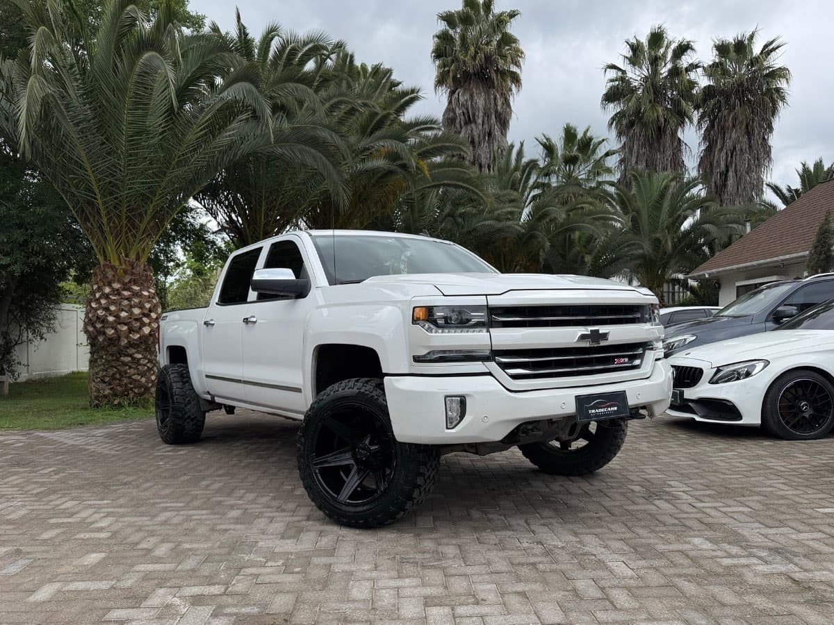Chevrolet SILVERADO 2018 (1/18)